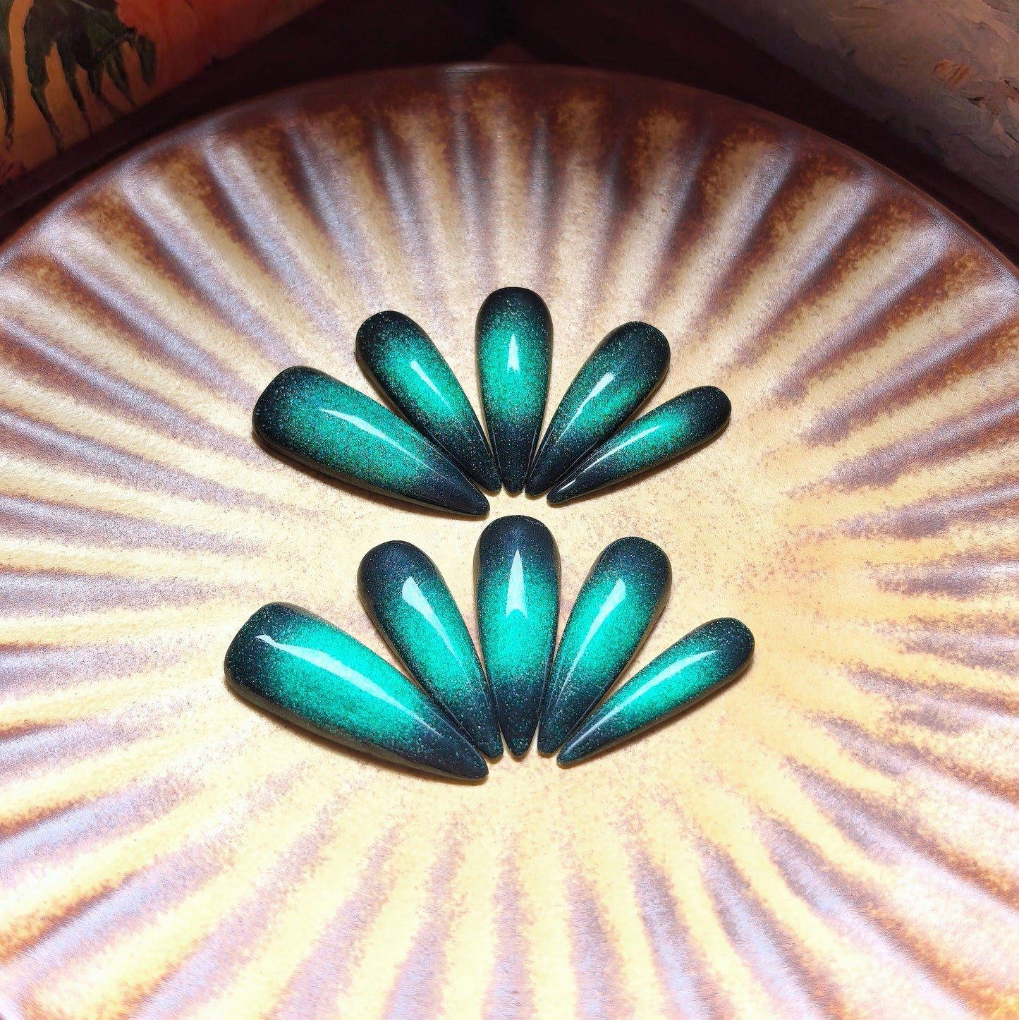 Glow Tones #01 · Emerald
