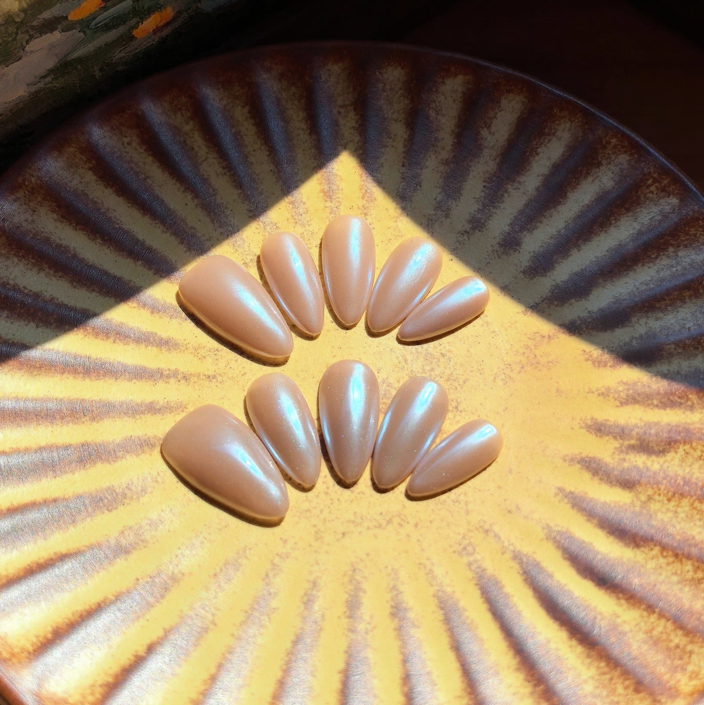 Soft-focus pearlescent finish