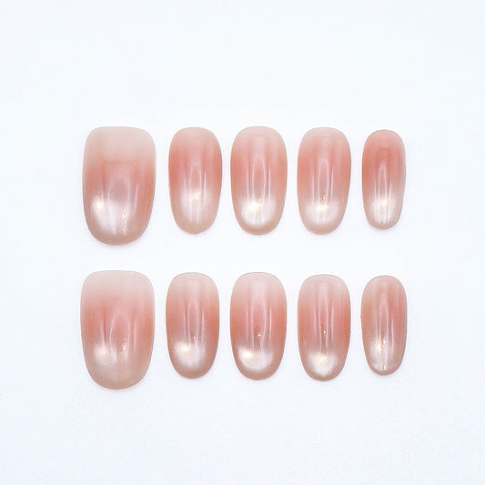 Nude-pink cat-eye effect